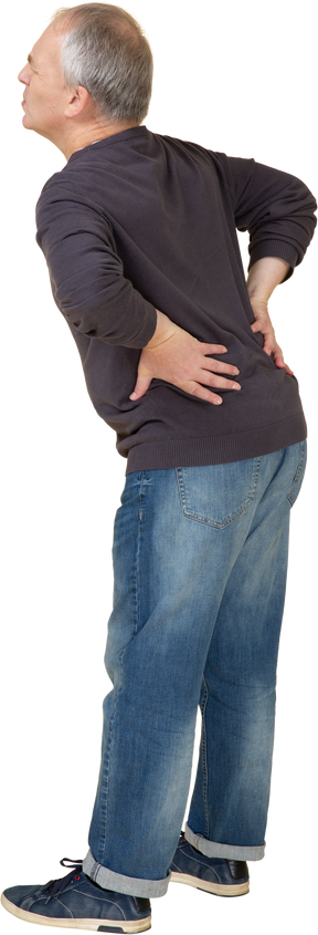 立っているカジュアルな服を着た男